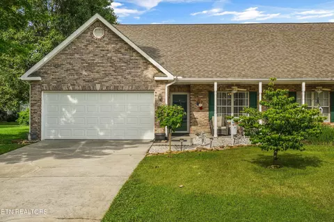 1676 Emerald Pointe Ln, Knoxville, TN 37918