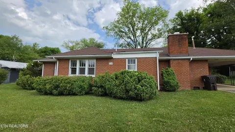 208 E Dyer St, Madisonville, TN 37354