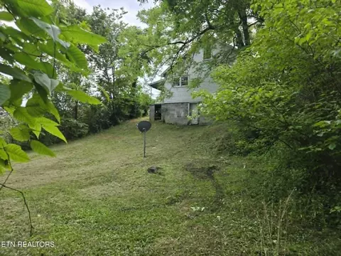 Exterior - 18700 Alberta St, Oneida, TN 37841 photo 6 of 8
