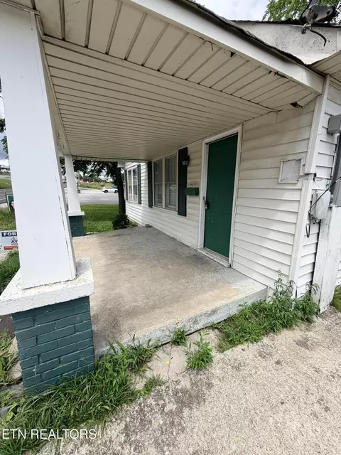 Exterior - 18700 Alberta St, Oneida, TN 37841 photo 2 of 8