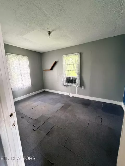 Bedroom - 18700 Alberta St, Oneida, TN 37841 photo 2 of 2