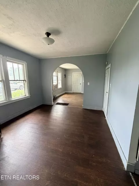 Living - 18700 Alberta St, Oneida, TN 37841 photo 2 of 2