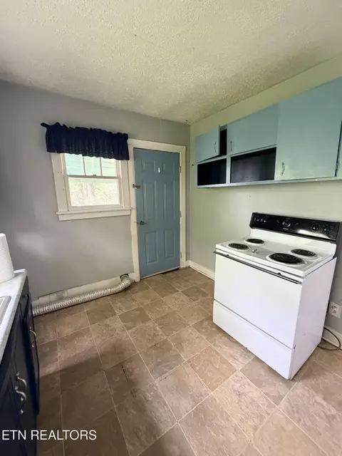 Kitchen - 18700 Alberta St, Oneida, TN 37841 photo 2 of 3