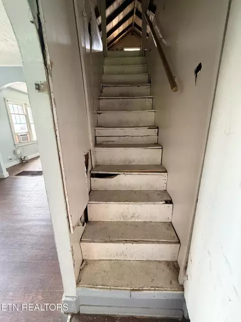 Entry Way - 18700 Alberta St, Oneida, TN 37841 photo 2 of 2