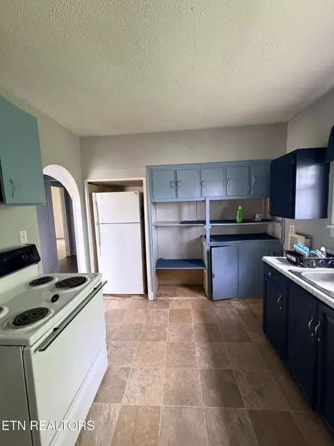 Kitchen - 18700 Alberta St, Oneida, TN 37841 photo 3 of 3