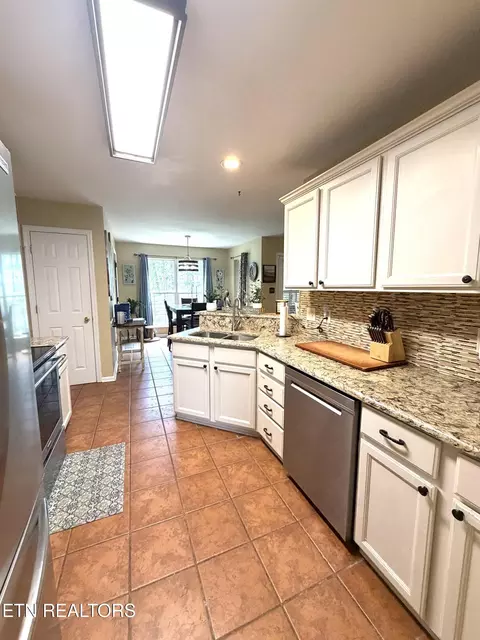 Kitchen - 7219 Emerald Heath Rd, Powell, TN 37849 photo 3 of 6