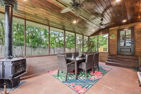 Exterior - 7219 Emerald Heath Rd, Powell, TN 37849 photo 4 of 6