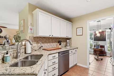 Kitchen - 7219 Emerald Heath Rd, Powell, TN 37849 photo 5 of 6