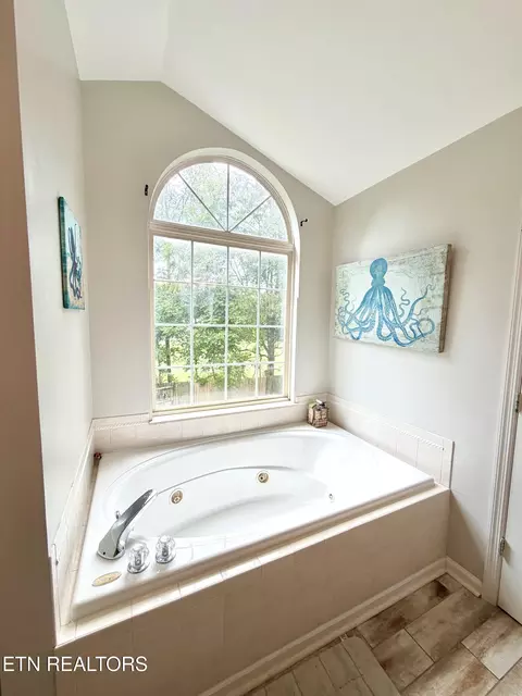 Bath - 7219 Emerald Heath Rd, Powell, TN 37849 photo 5 of 5