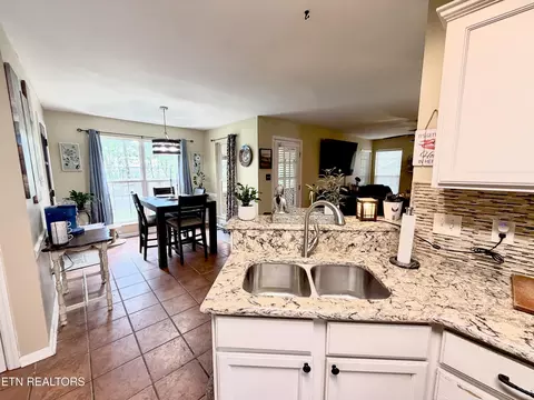 Kitchen - 7219 Emerald Heath Rd, Powell, TN 37849 photo 2 of 6