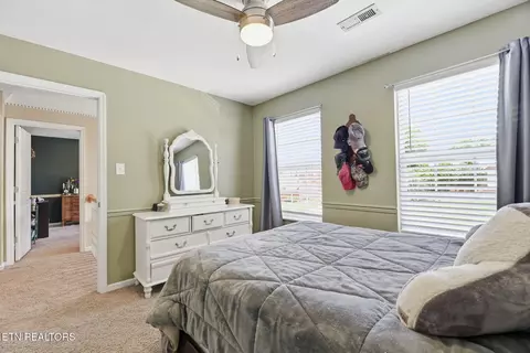 Bedroom - 7219 Emerald Heath Rd, Powell, TN 37849 photo 2 of 3