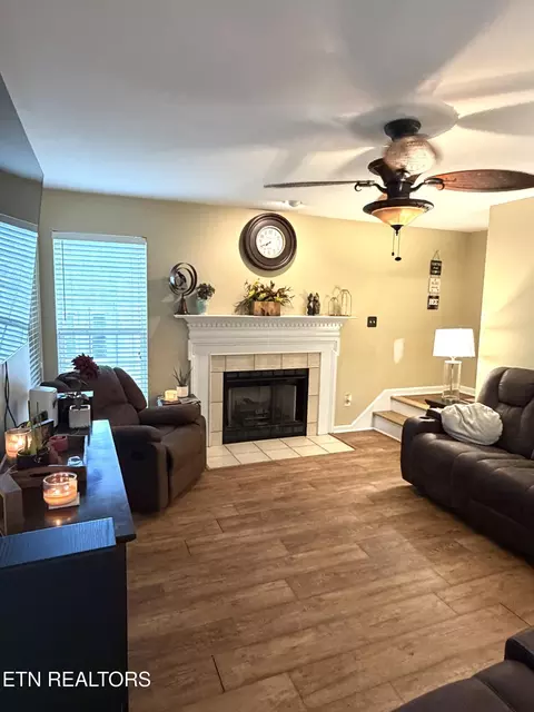 Living - 7219 Emerald Heath Rd, Powell, TN 37849 photo 4 of 4
