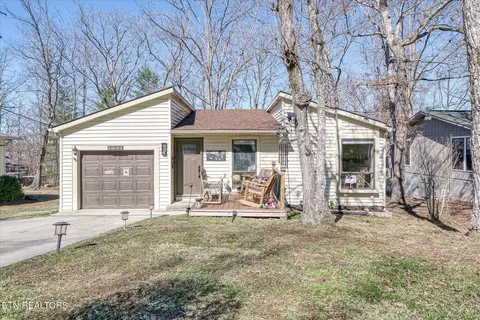 131 Lakeshire Dr, Crossville, TN 38558