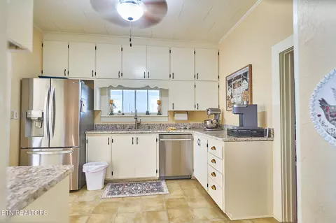 141 Pine St, Greenback, TN 37742