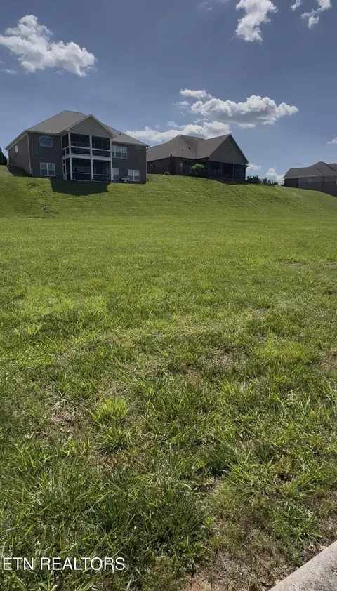 562 Charleston, Loudon, TN 37774