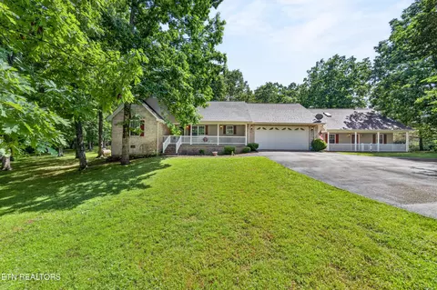 209 Basses Creek Ln, Crossville, TN 38572