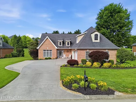 1733 Burnside Dr, Maryville, TN 37801