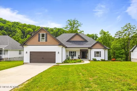 320 Wagon Ln, Speedwell, TN 37870