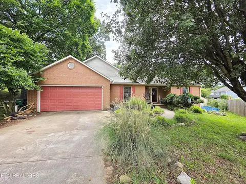 7807 Squirrel Ln, Powell, TN 37849