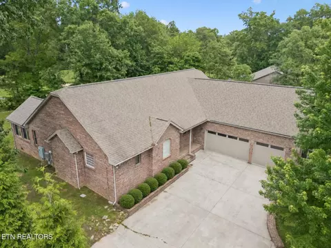 54 Fairway Ct, Crossville, TN 38571