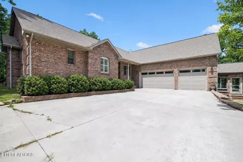 54 Fairway Ct, Crossville, TN 38571
