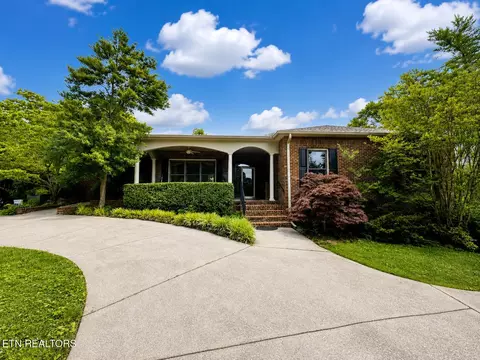 2300 Lakemoor Dr, Knoxville, TN 37920