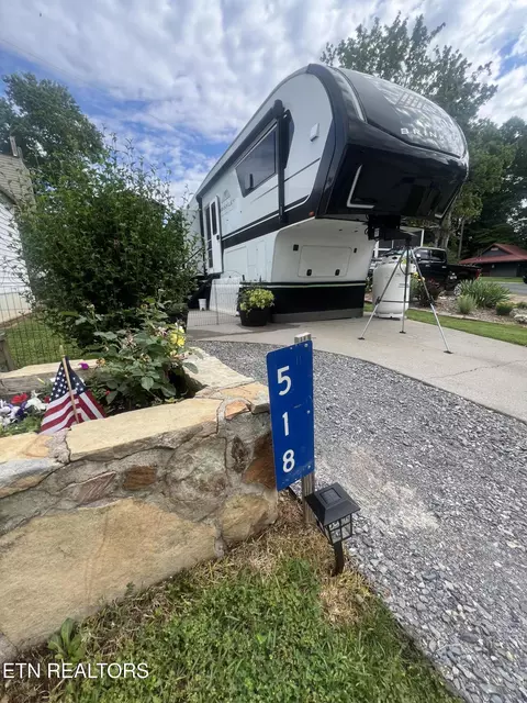 518 Flamingo Cir, Townsend, TN 37882