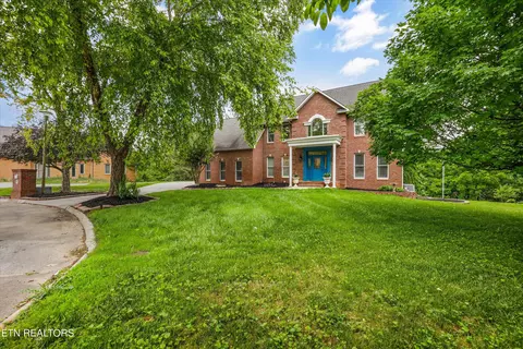 16 Radcliff Ter, Oak Ridge, TN 37830