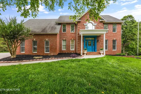 16 Radcliff Ter, Oak Ridge, TN 37830