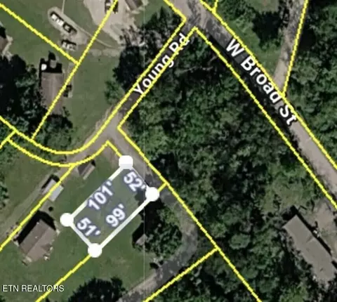 620 Young Ln, Clinton, TN 37716
