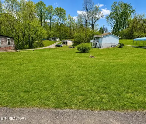 620 Young Ln, Clinton, TN 37716