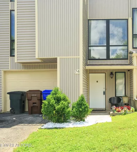74 Valley Forge Dr, Oak Ridge, TN 37830