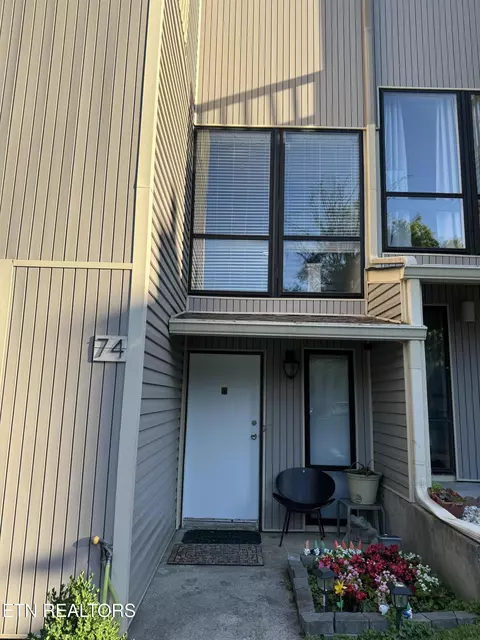 74 Valley Forge Dr, Oak Ridge, TN 37830