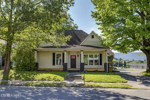 327 Ohio Ave, Etowah, TN 37331