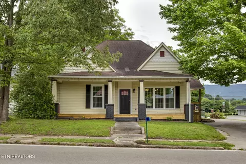 327 Ohio Ave, Etowah, TN 37331