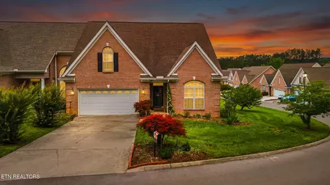 1079 Creekside Village Way, Seymour, TN 37865