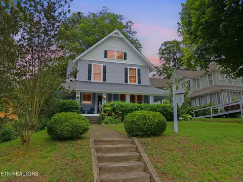 561 Margrave Dr, Harriman, TN 37748