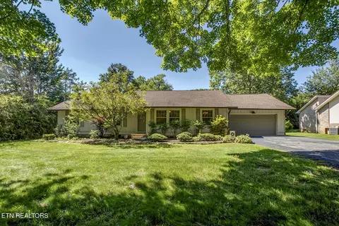 11725 Autumn Leaves Ln, Knoxville, TN 37934