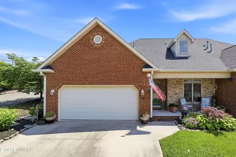 7510 School View Way, Knoxville, TN 37938