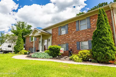 1321 Crestwood Dr, Louisville, TN 37777