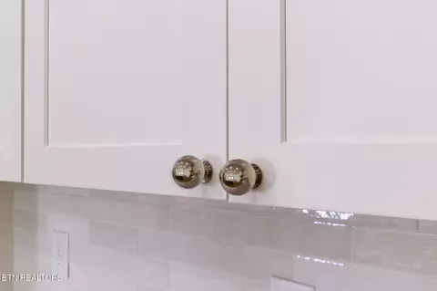 Kitchen - 111 Alpine Dr, Clinton, TN 37716 photo 5 of 6