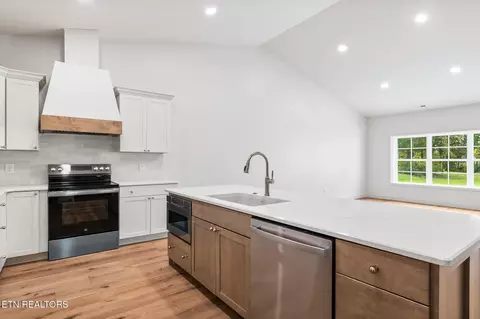 Kitchen - 111 Alpine Dr, Clinton, TN 37716 photo 1 of 6
