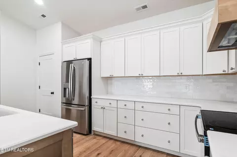 Kitchen - 111 Alpine Dr, Clinton, TN 37716 photo 3 of 6