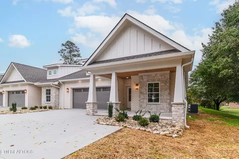Exterior - 111 Alpine Dr, Clinton, TN 37716 photo 4 of 6