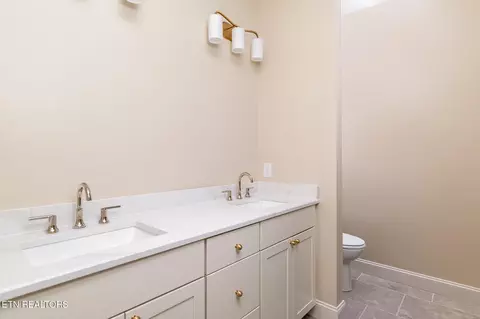 Bath - 111 Alpine Dr, Clinton, TN 37716 photo 1 of 4