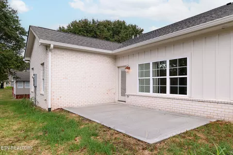 Exterior - 111 Alpine Dr, Clinton, TN 37716 photo 6 of 6