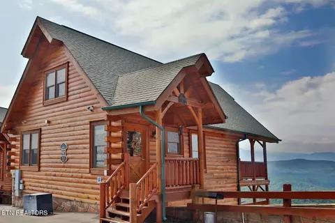 2212 Towering Hemlock Dr, Sevierville, TN 37876
