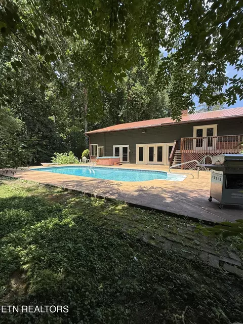 426 422 County Road 728, Riceville, TN 37370