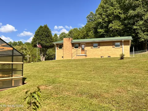 4040 Trail Hollow Rd, Cosby, TN 37722