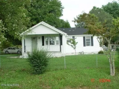 919 Kentucky St, Oliver Springs, TN 37840
